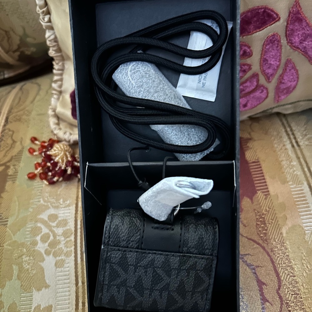 NWT MK Apple Air Pods Lanyard - Picture 4 of 6